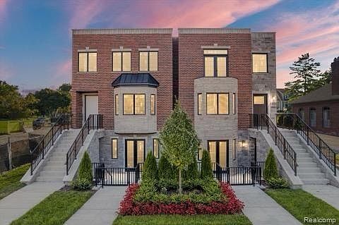 1219 N Main St, Rochester, MI 48307 | MLS #20240094427 | Zillow - Luxury High End Condos In Rochester