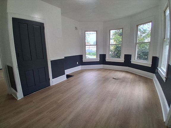 3rd image of 71 Hampton St