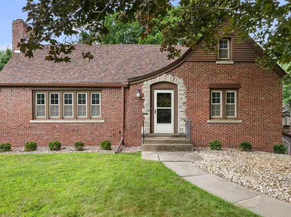 2601 12th St, Moline, IL 61265