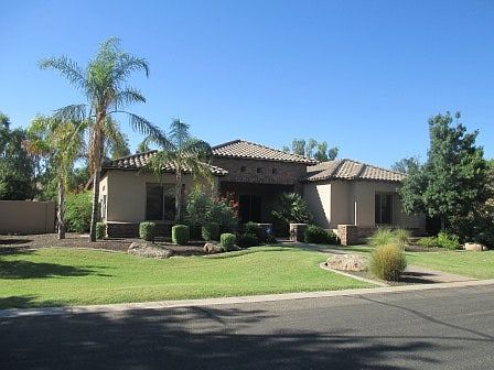 2nd image of 2721 E Beechnut Pl