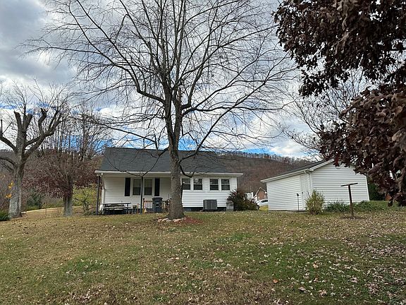 5th image of 327 Greenwood Dr
