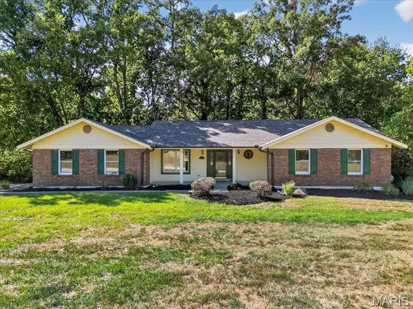 21 Oak Springs Ct, Saint Charles, MO 63304