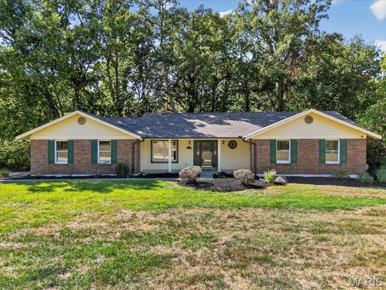 21 Oak Springs Ct, Saint Charles, MO 63304