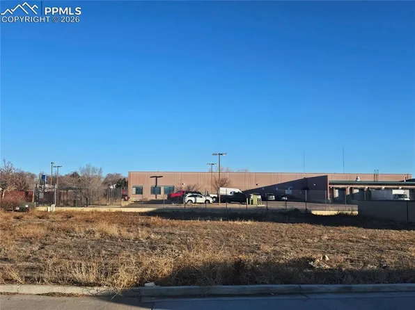 855 Crane Ridge Dr, Pueblo, CO 81008