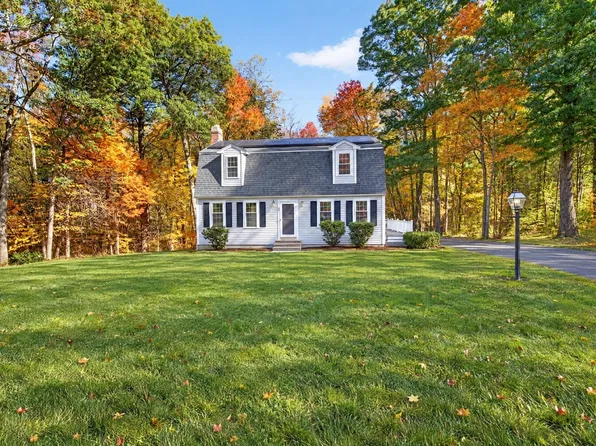 3 Canter Rd, Tyngsboro, MA 01879