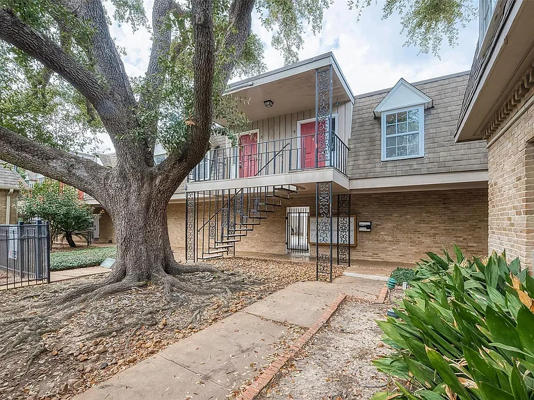 2601 Marilee Ln #3 — Photo 2