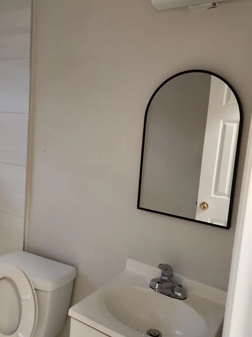 3 bed, 1.0 bath, 875 sqft, $3,000 — Photo 3