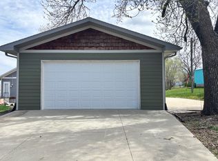 433 Madison St, Winner, SD 57580