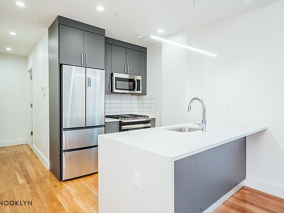 3rd image of 1247 Atlantic Ave #403B