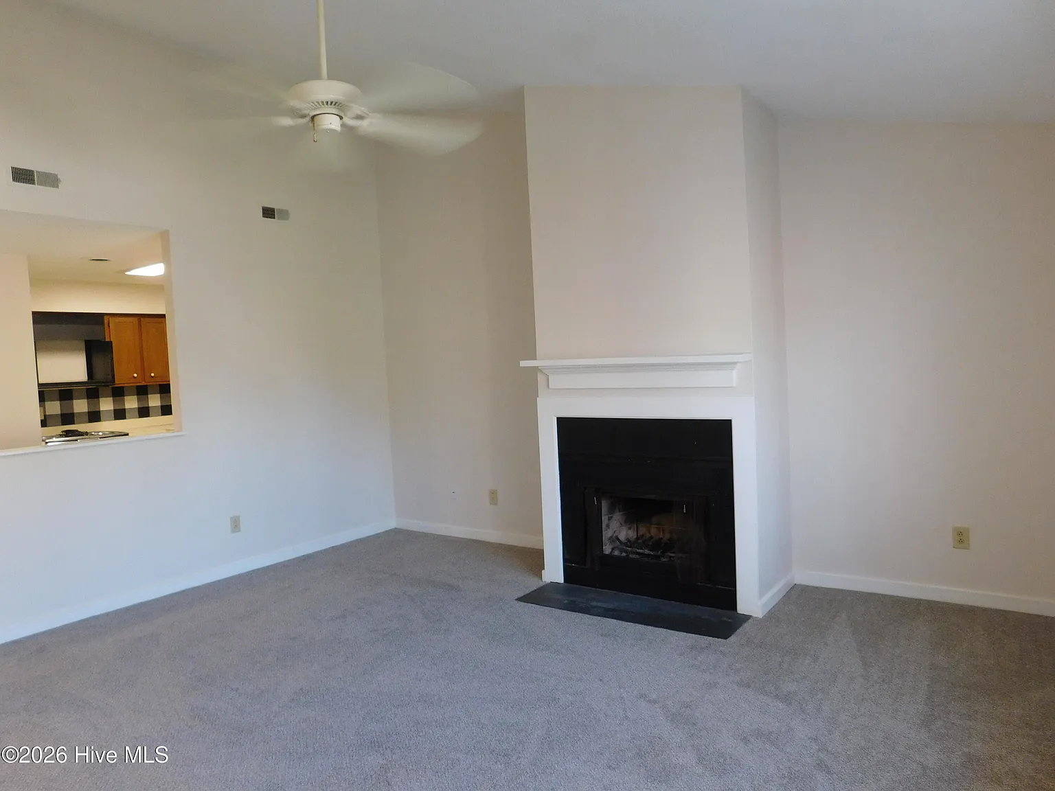 2 bed, 1.0 bath, 973 sqft, $1,265 — Photo 3