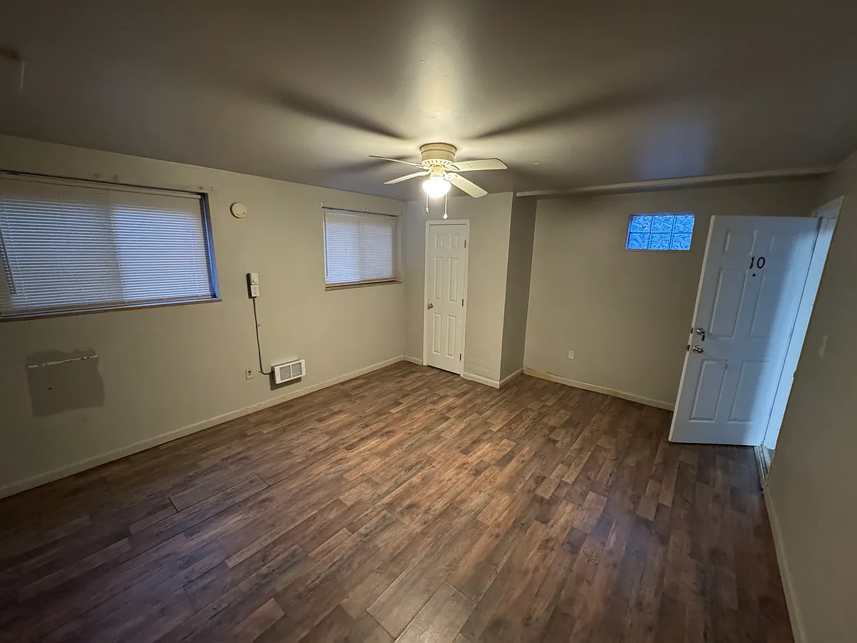 Building Photo - 1528 Sutton Ave #10