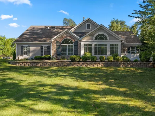 2518 Allison Cir, Valparaiso, IN 46383