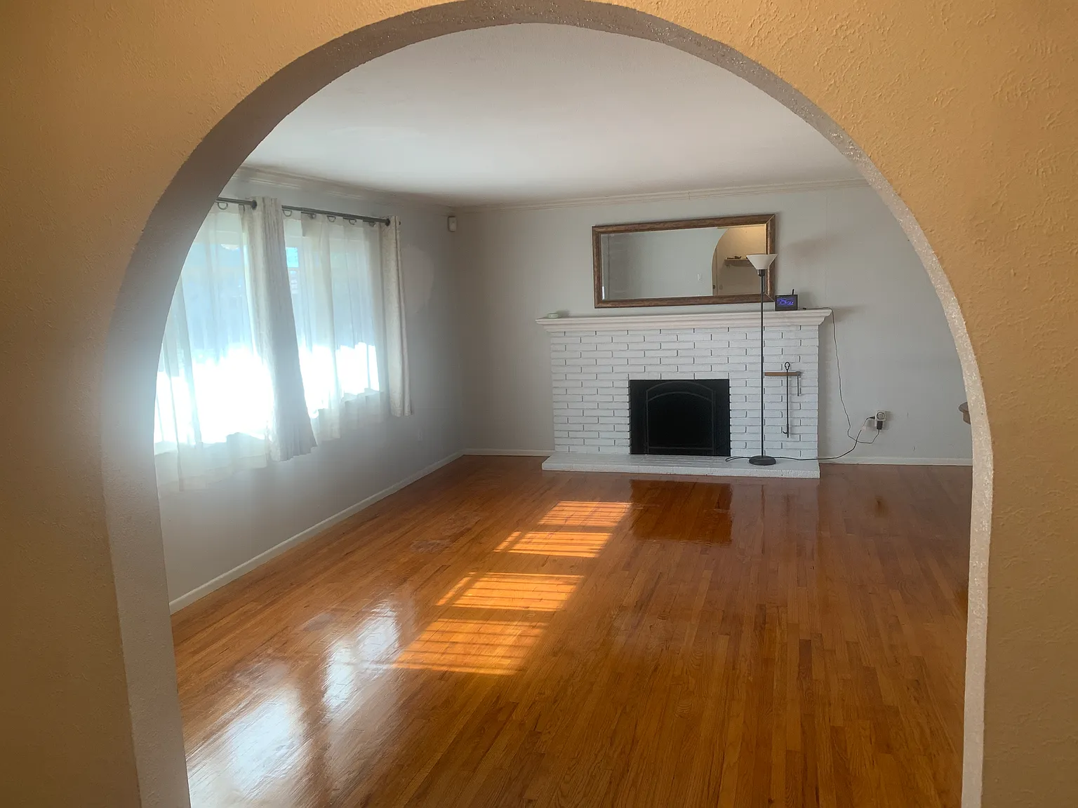 3 bed, 1600 sqft, $1,100 — Photo 3