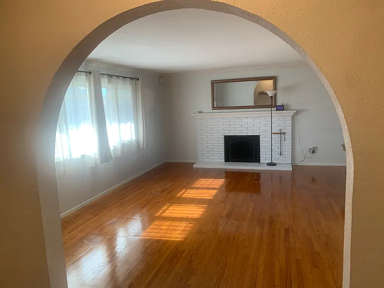 415 W Campus View Dr — Photo 3