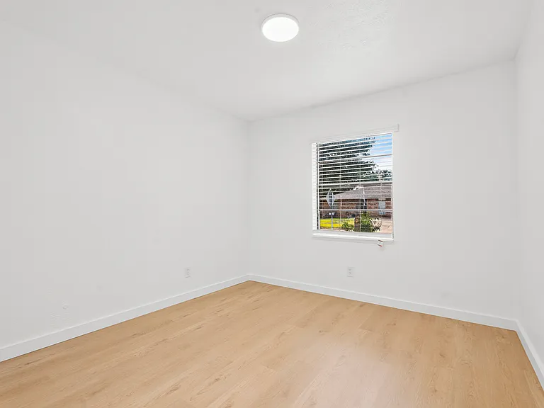 421 Parkvale Ln — Photo 20