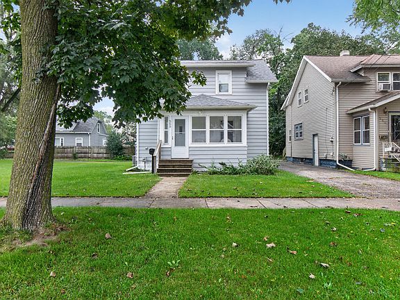 4th image of 555 N Pleasant St