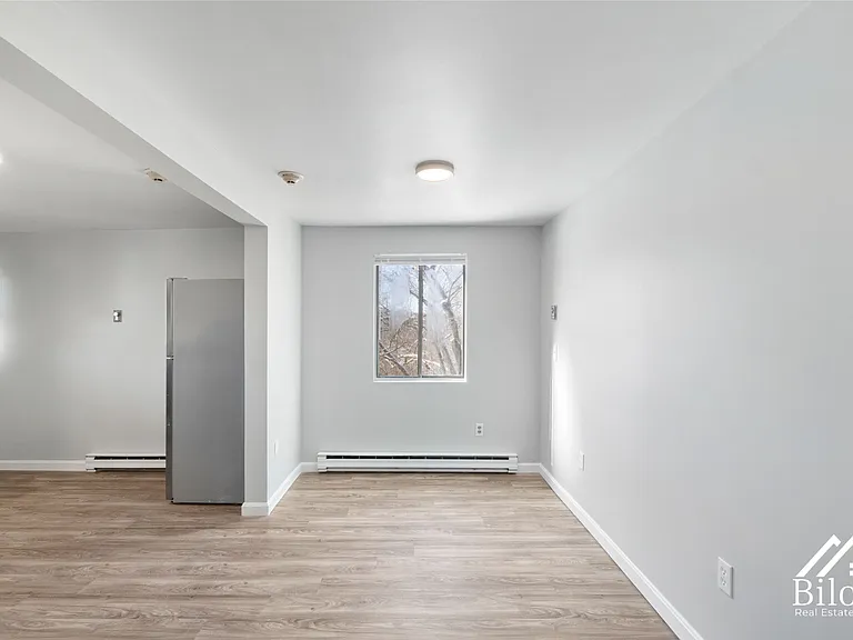 242 Waterman Avenue — Photo 24