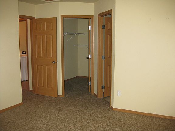 5th image of 410 Jackson St