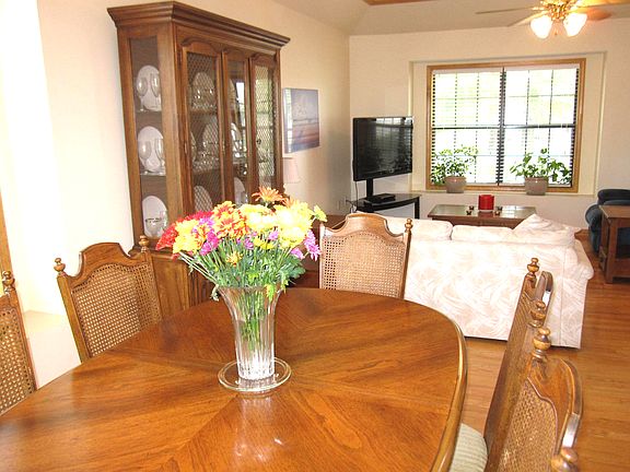 4th image of 2632 Mayfair Dr
