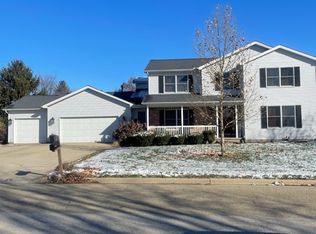 712 Ironwood Cc Dr, Normal, IL 61761