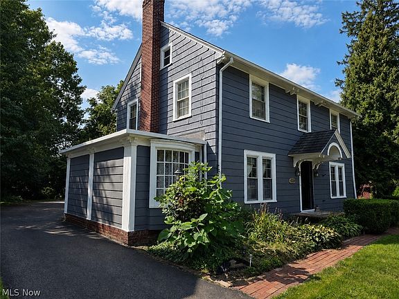 4th image of 3064 Crescent Dr NE