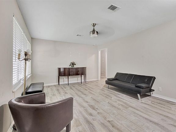 2nd image of 930 Creager St