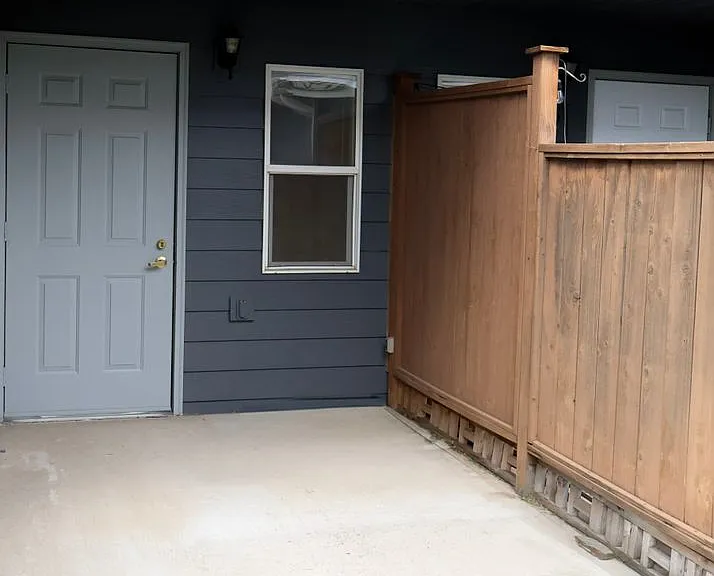Oak Street Town Homes — Photo 22