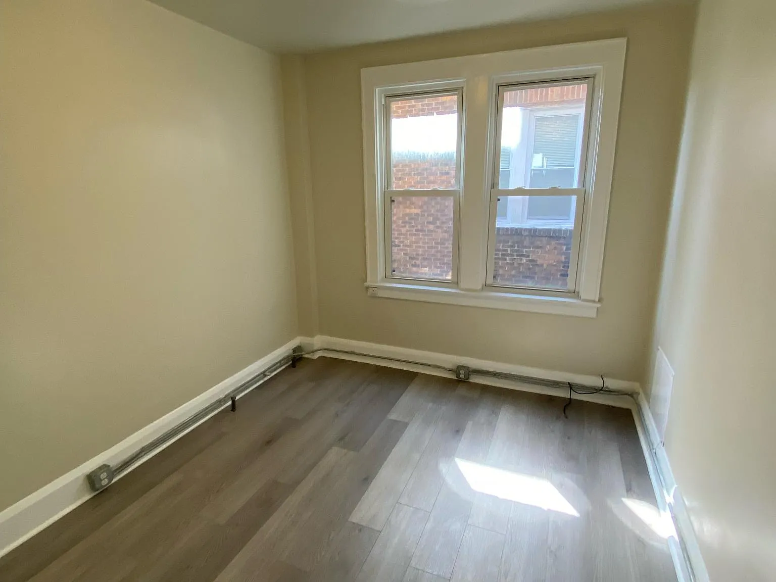 2 bed, 1000 sqft, $1,200 — Photo 3