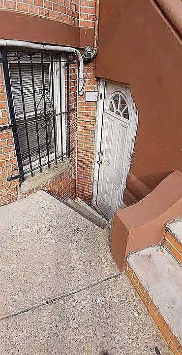 2nd image of 217 Hemlock St Floor 1