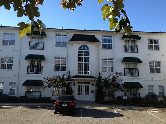 The building is accessed thr