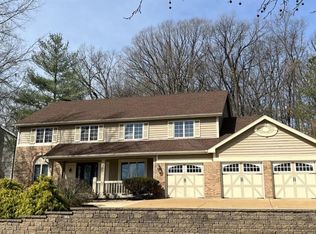 501 Prospector Ridge Dr, Ballwin, MO 63011