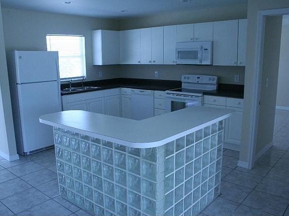 2nd image of 424 SE 9th Ave