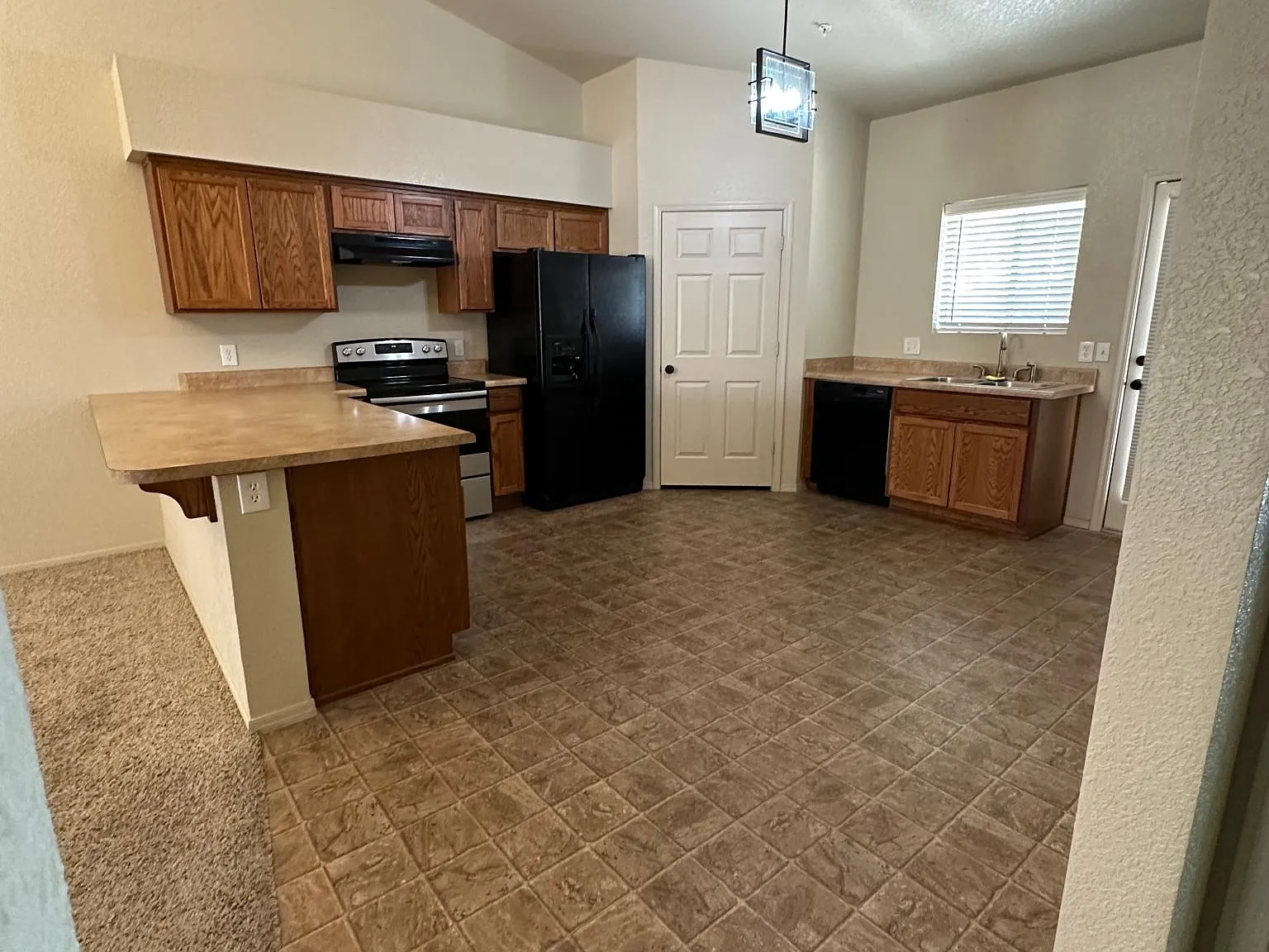 9225 E 31st Ln — Photo 2