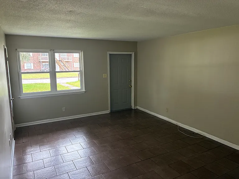7 Oak Forest Ln — Photo 3