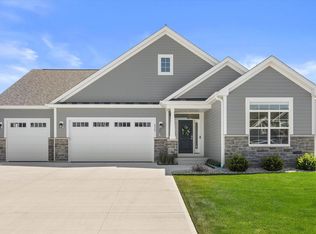 8929 Creekside CIRCLE, Pleasant Prairie, WI 53158
