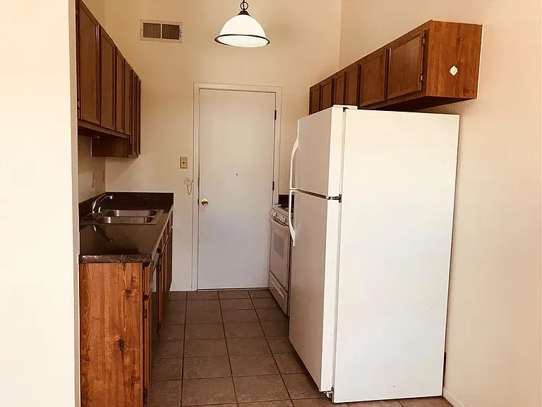 8500 Lakehurst Rd — Photo 20
