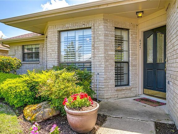 3rd image of 627 Cribbs Dr