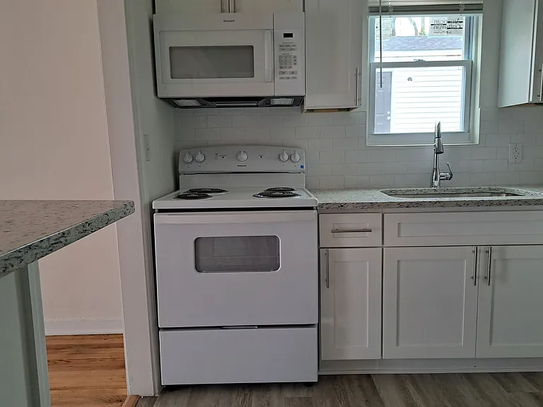 2919 Jefferson St — Photo 3
