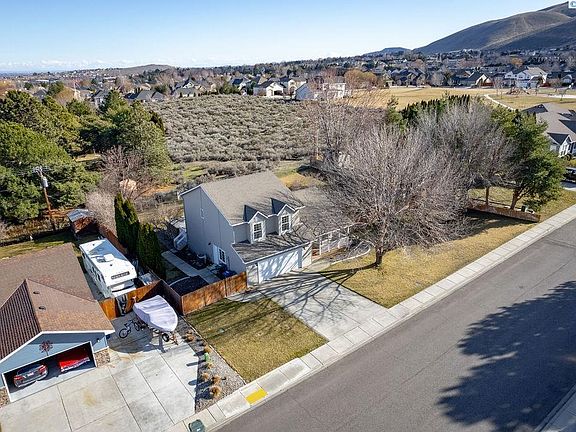 3rd image of 944 Tomich Ave
