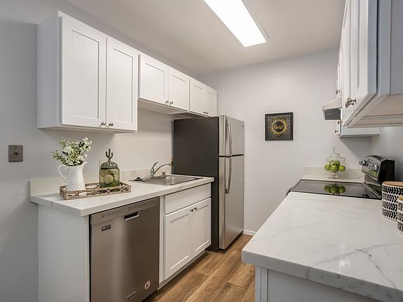 2nd image of 417 Piccadilly Pl APT 20