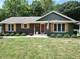 6808 NW Pleasant View Dr, Parkville, MO 64152