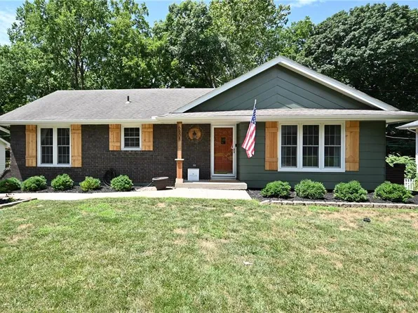 6808 NW Pleasant View Dr, Parkville, MO 64152