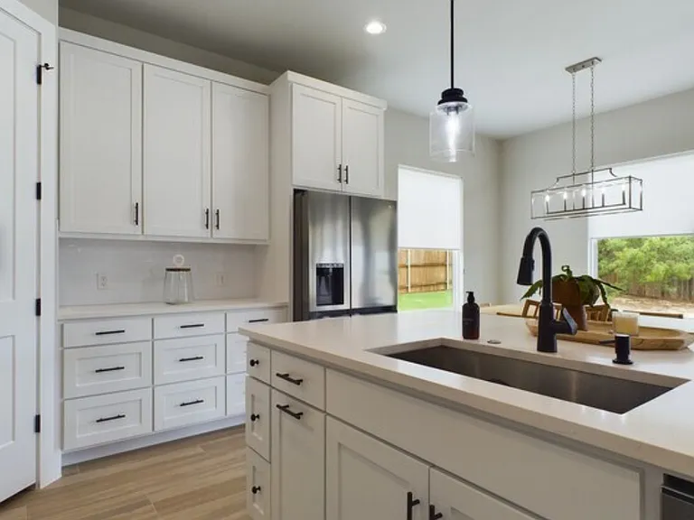 1606 Redwood Ct — Photo 9