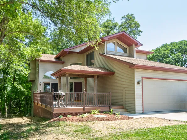 319 Holiday Dr, Somonauk, IL 60552