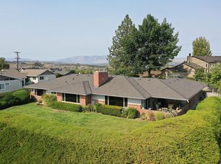 4707 Scenic Dr, Yakima, WA 98908