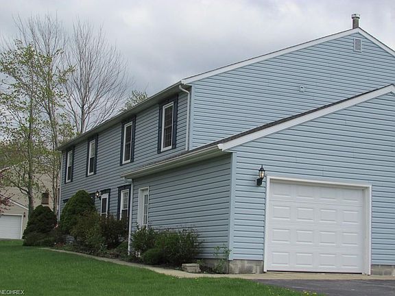 3rd image of 513 Heritage Sq