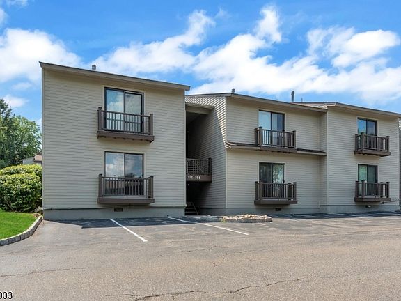 3rd image of 903 Spruce Hills Dr