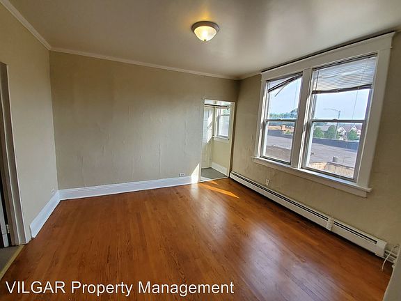 4th image of 3804 Euclid Ave APT 2R