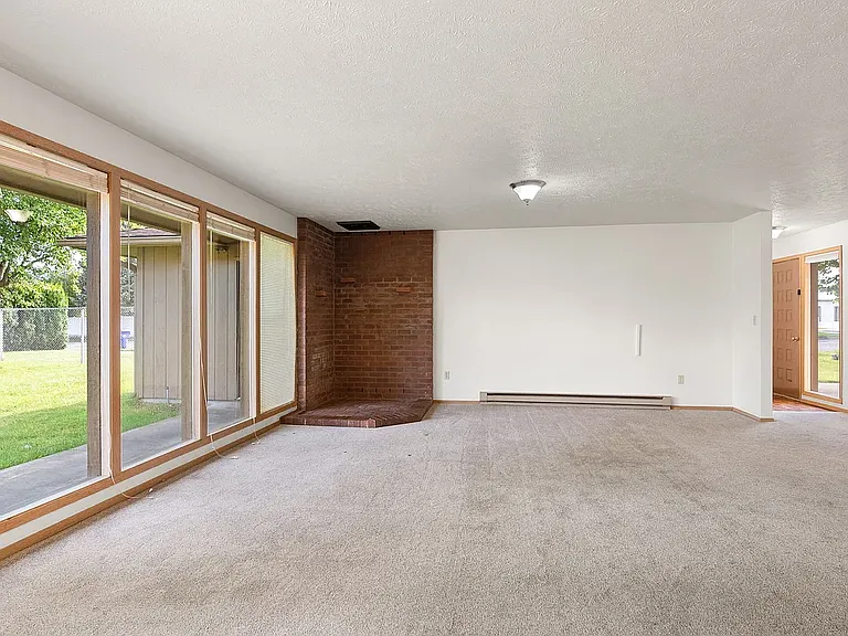 11706 E 24th Ave — Photo 5