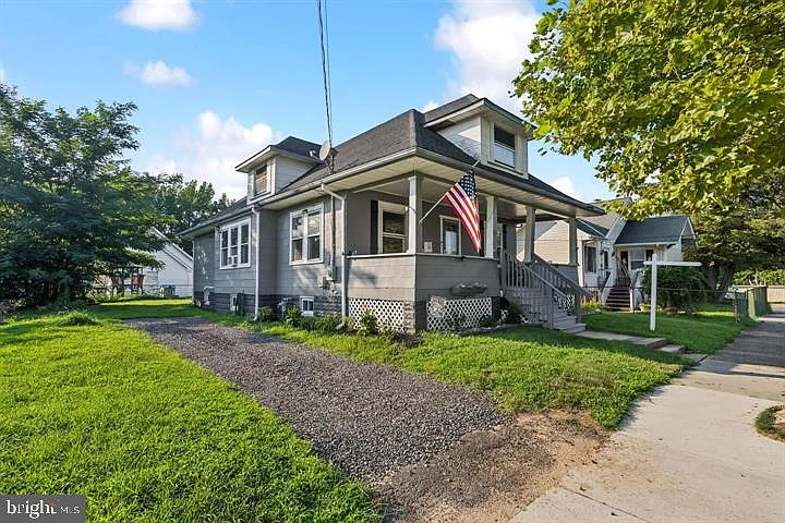 5 bed, 1.5 bath, 1764 sqft, $2,500 — Photo 3